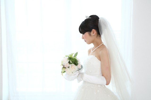 ウェディングドレスをミニチュアリメイクしてくれるお店3選