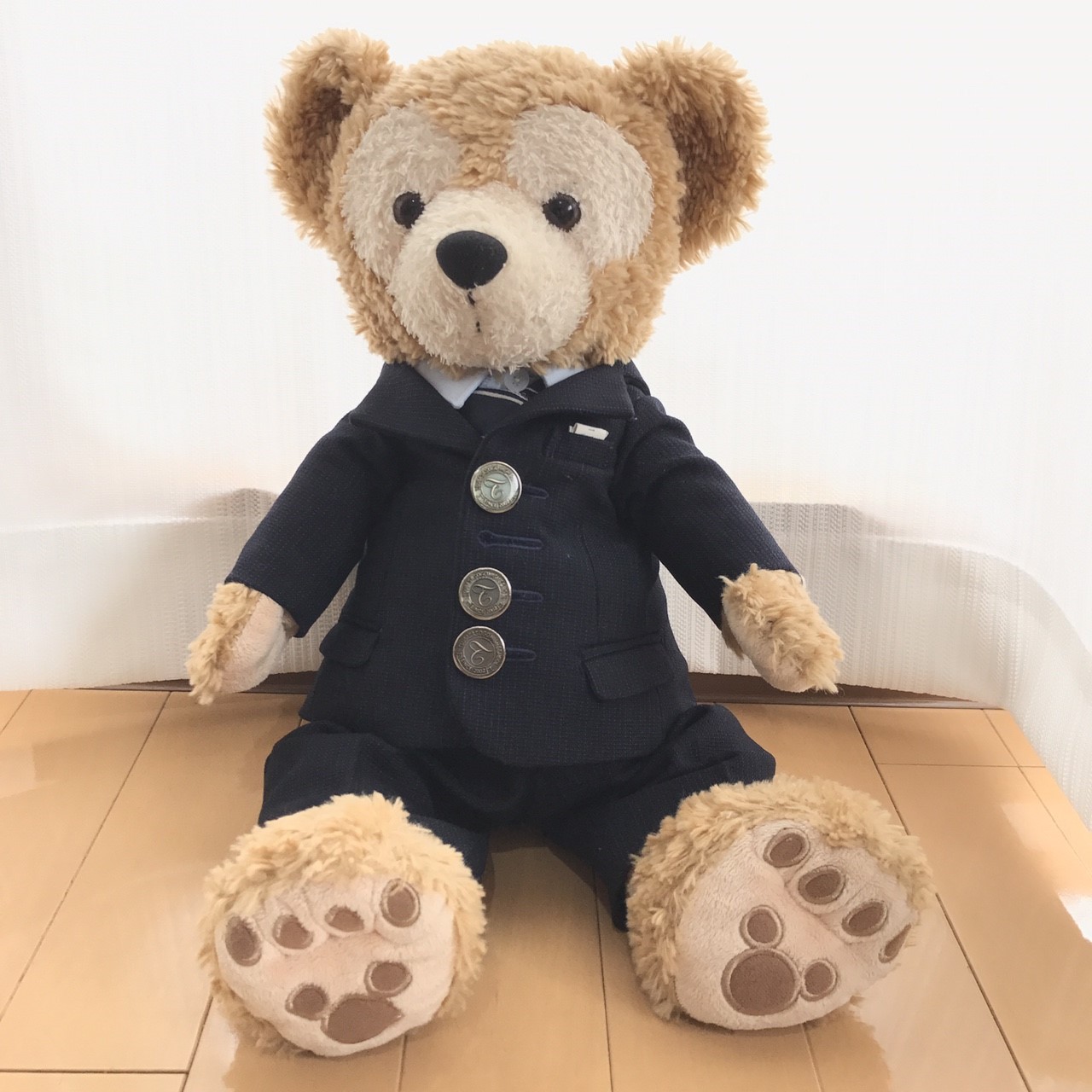 ミニチュアブレザーを着たダッフィー