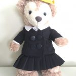 幼稚園のミニチュア制服を着たシェリーメイ
